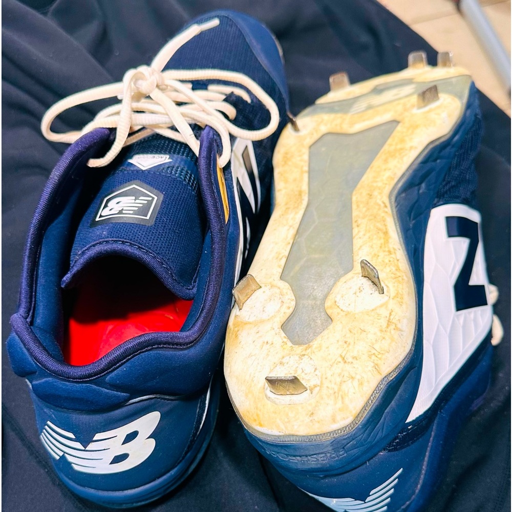 Like new New Balance baseball cleats